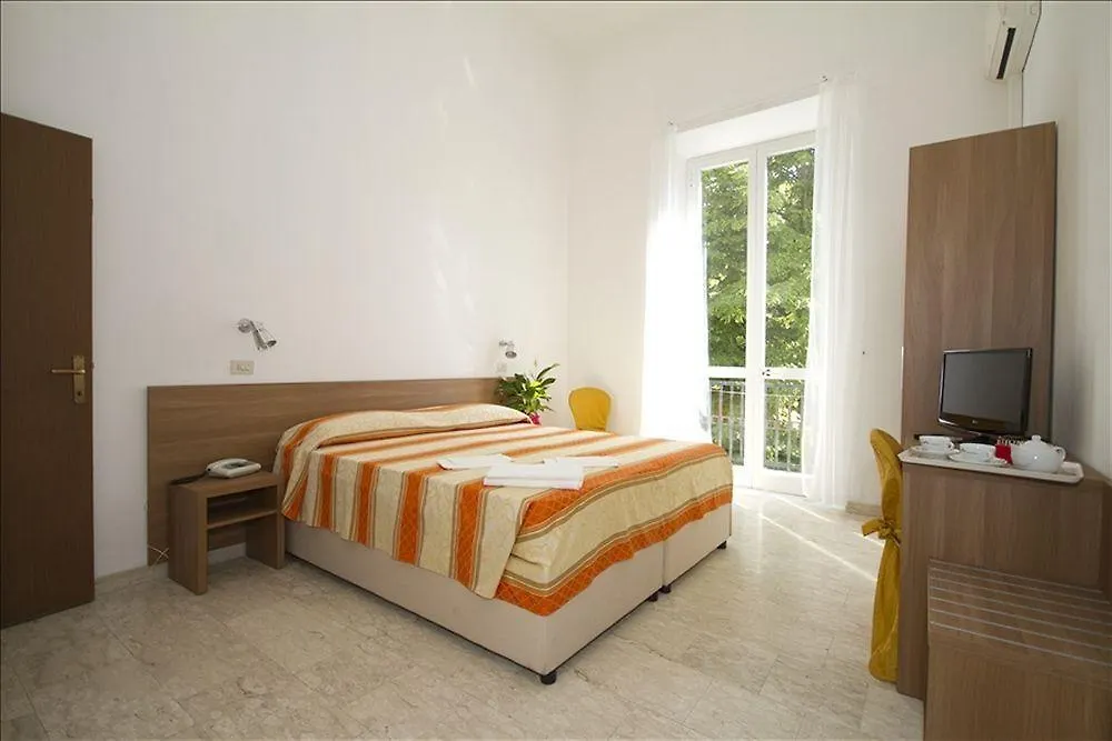 Hotel Derna Viareggio 3*,