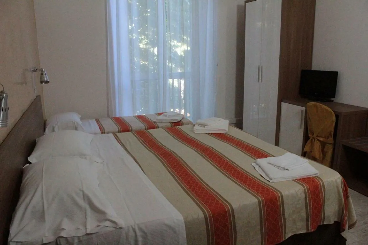 Hotel Derna Viareggio 3*,