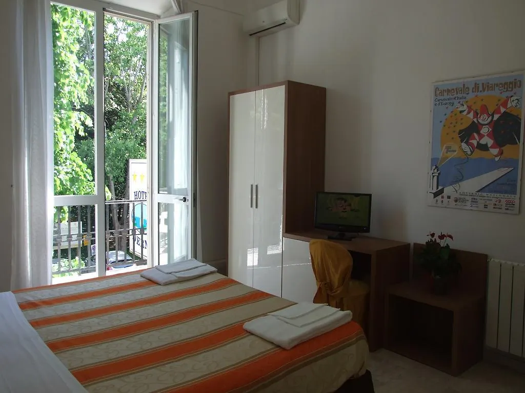 Hotel Derna Viareggio
