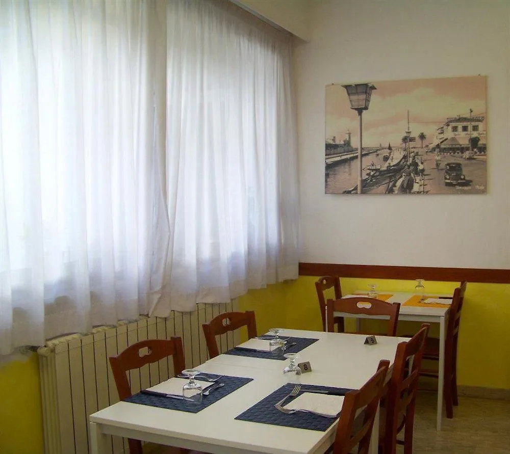 Hotel Derna Viareggio