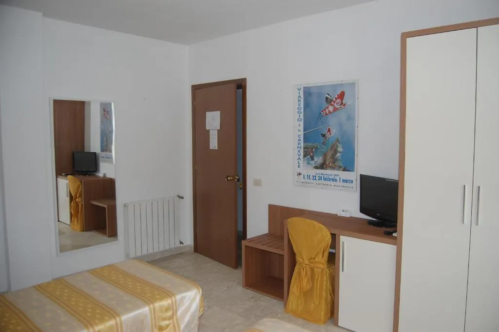 Hotel Derna Viareggio