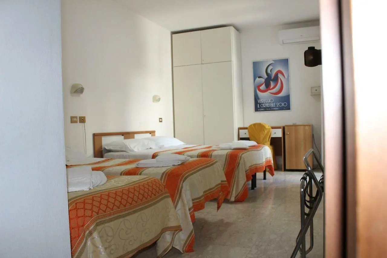 Hotel Derna Viareggio